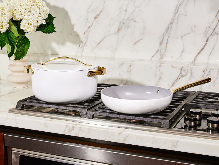 http://www.premiumhomesource.com/cdn/shop/products/Caraway_-_Dutch_Oven_-_Iconics_White_-_Lifestyle.jpg?v=1677373302