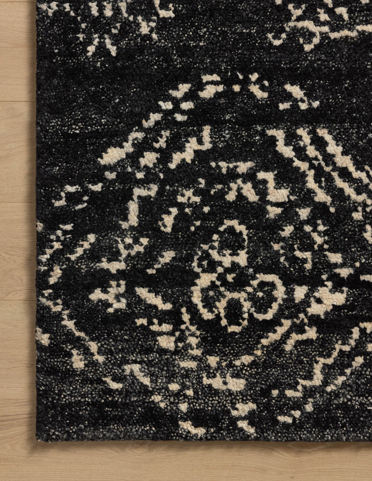 Loloi Meryl MEY-03 Black / Ivory area rug - image 3