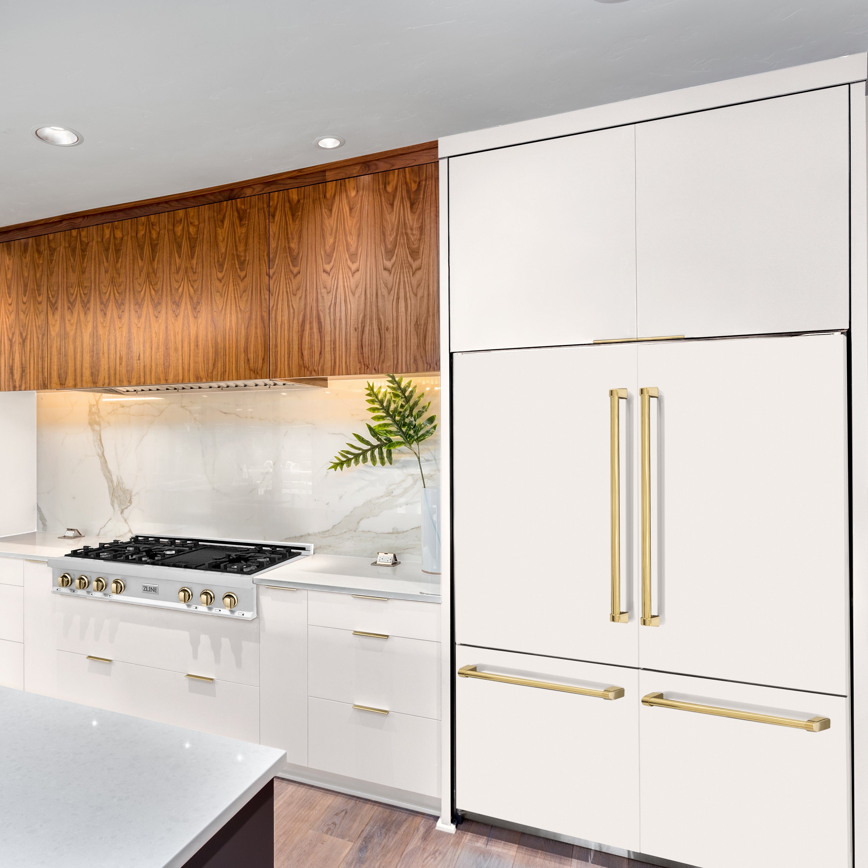 ZLINE 60 In. Built-In Refrigerator in White Matte with Gold