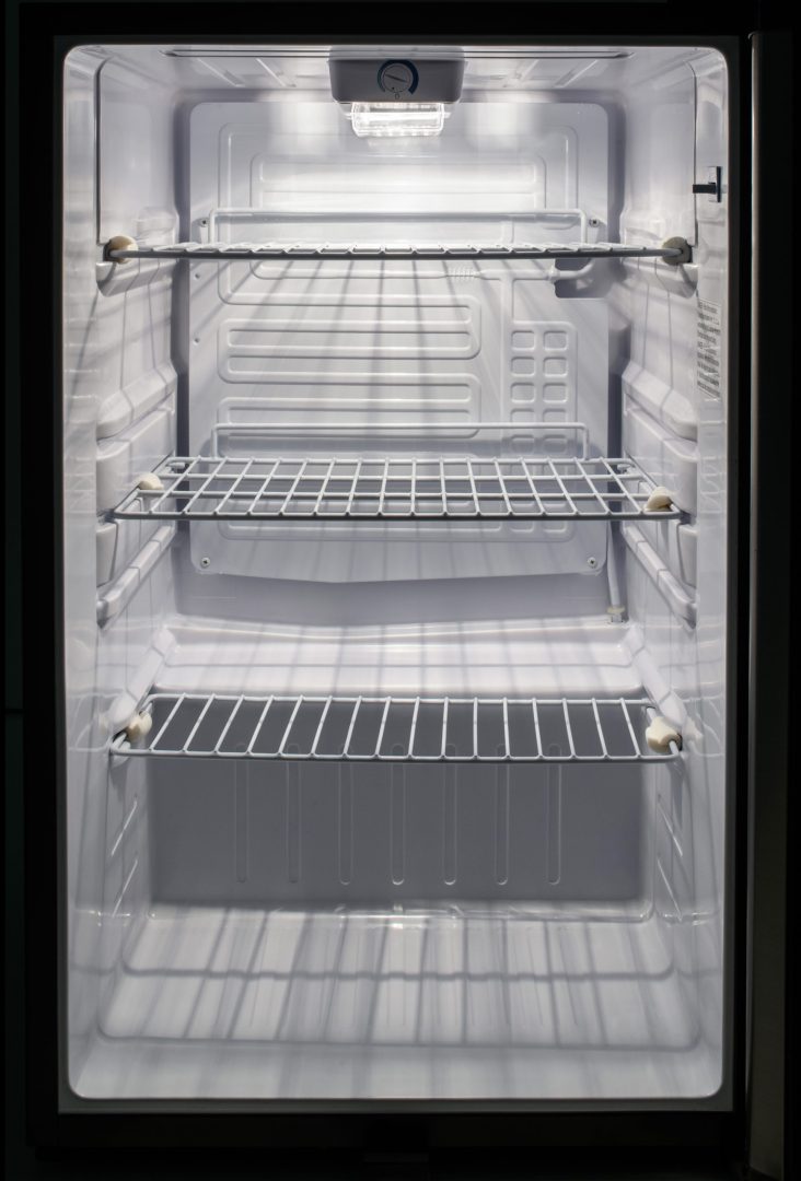 Frigidaire 4.4-cu ft Mini Fridge Freezer Compartment (Black) in