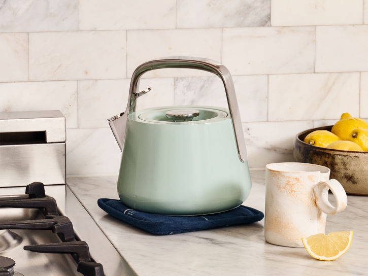 Electric whistling tea shop kettle