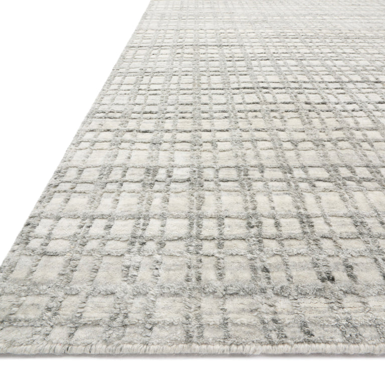Loloi Rugs Urbana Collection Rug in Silver - 4'0" x 6'0"