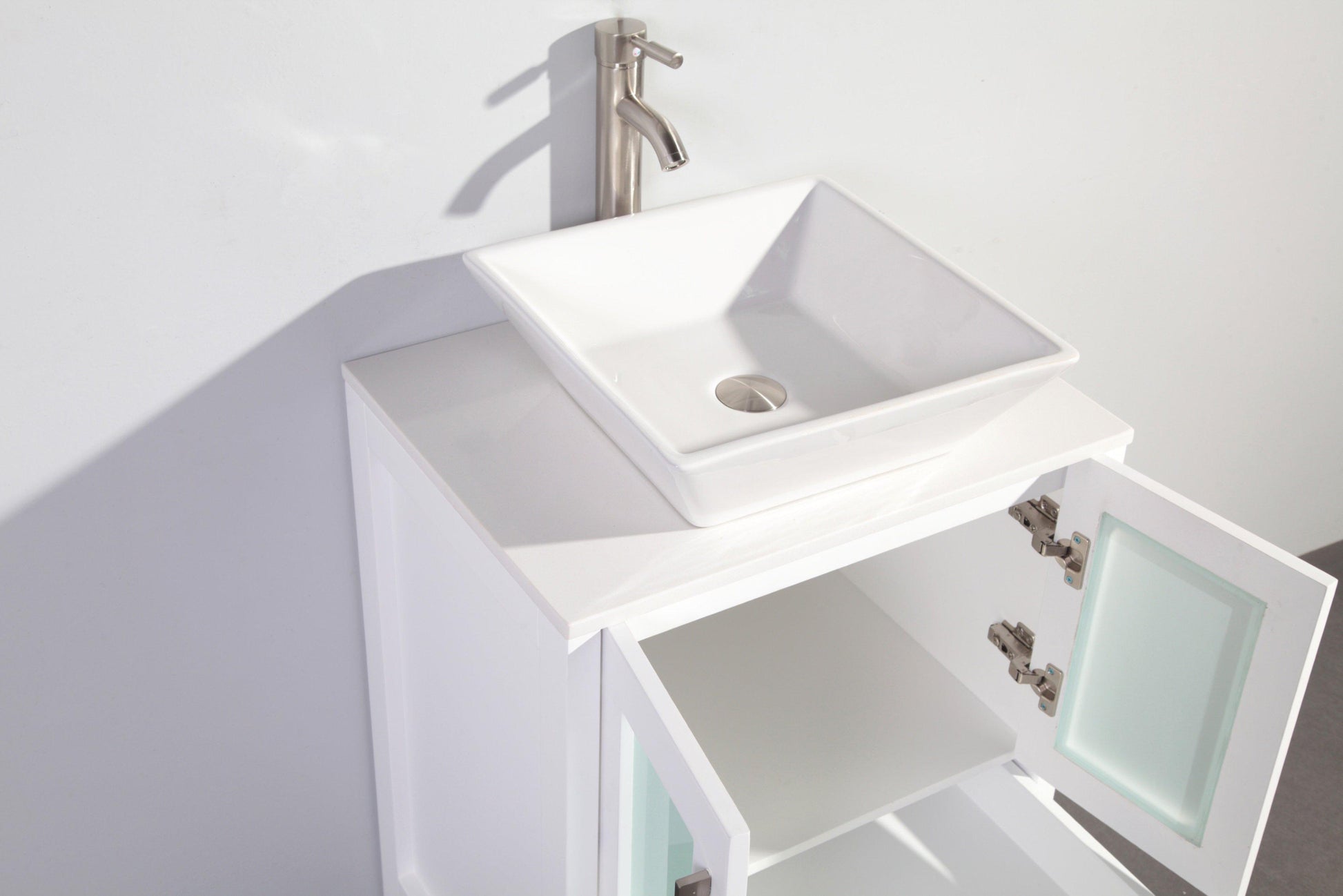 Ravenna 24 in. W x 18.5 in. D x 36 in. H Bathroom Vanity in White with Single Basin Top in White Ceramic and Mirror