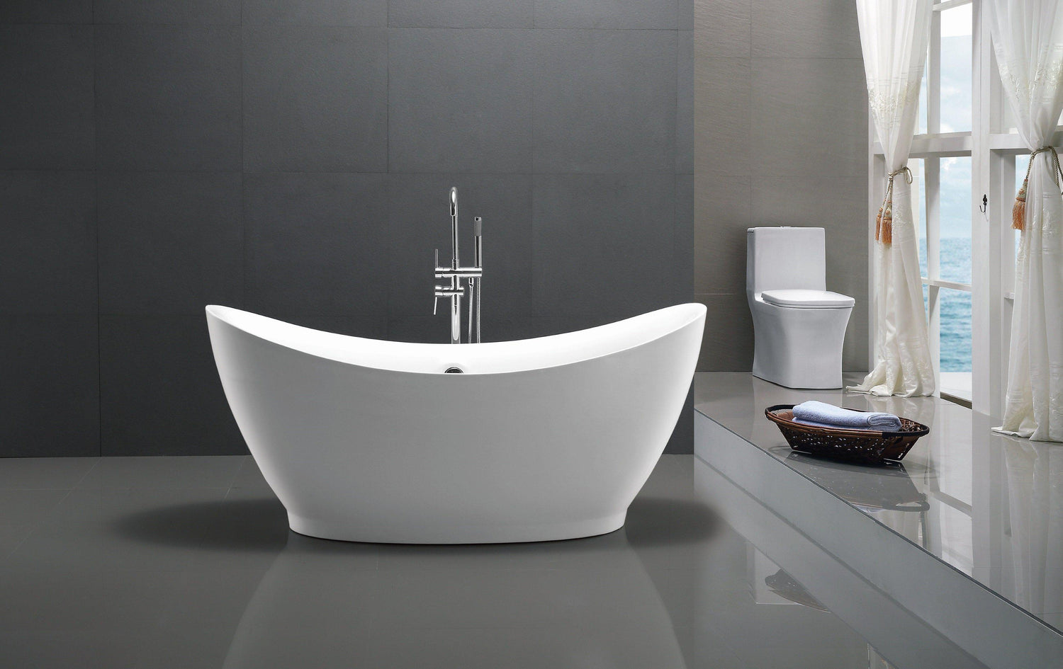 VA6513 67.5" x 31.5" Freestanding Soaking Bathtub