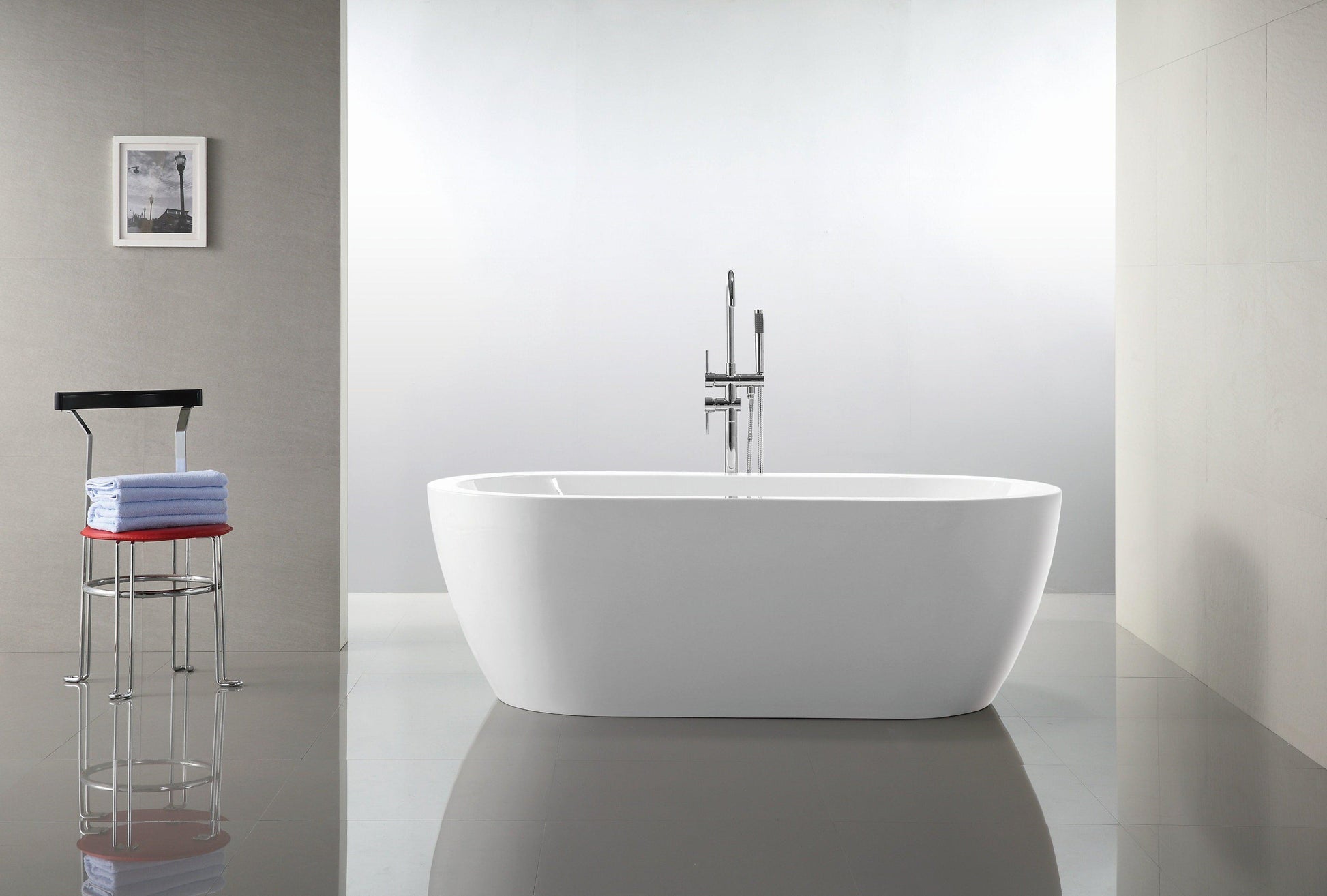 VA6836 67.7" x 30.7" Freestanding Soaking Bathtub