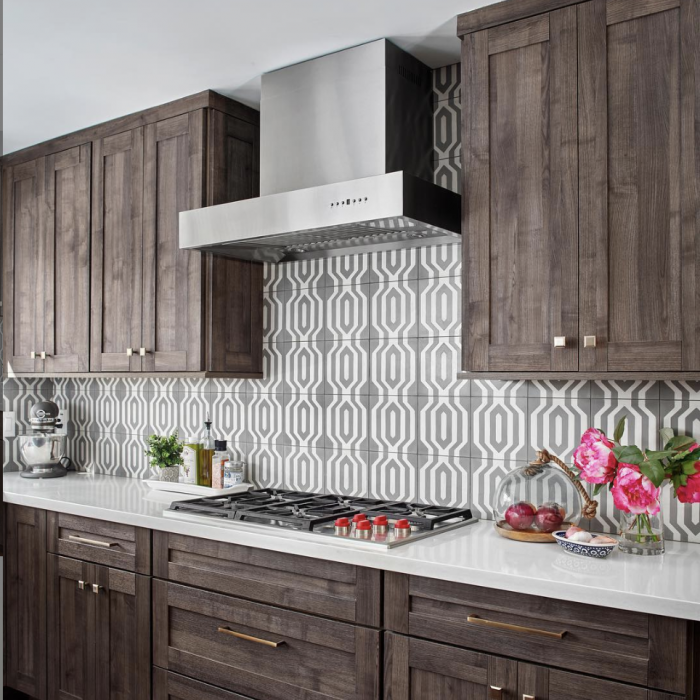 zline-stainless-steel-wall-mounted-range-hood-kecom-customer-photo-sq.png